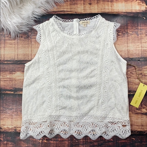 Tops - NWT White Lace Crop Top Tee